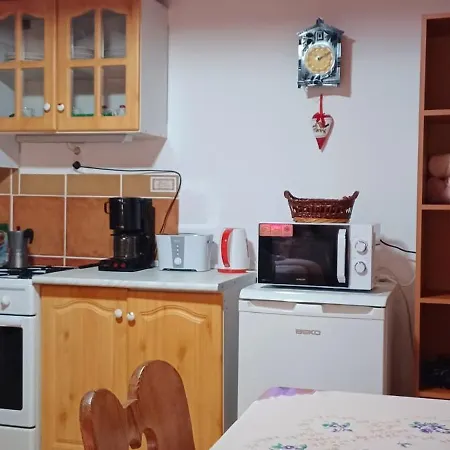 Fenyő Kuckó Apartamento *