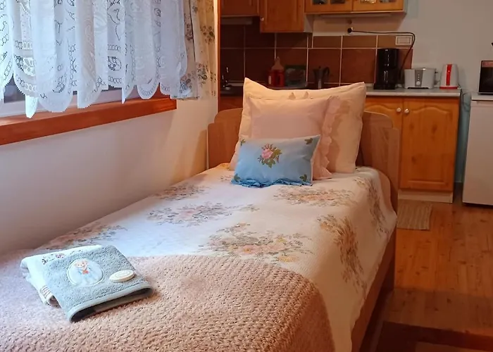 Fenyő Kuckó Apartment